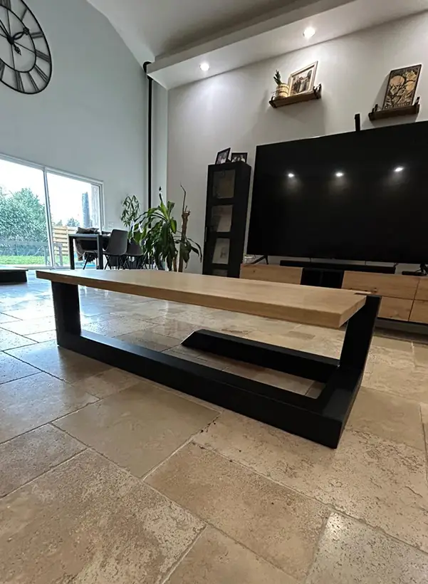 Mobilier acier et bois dans une maison dans les Vosges 88
